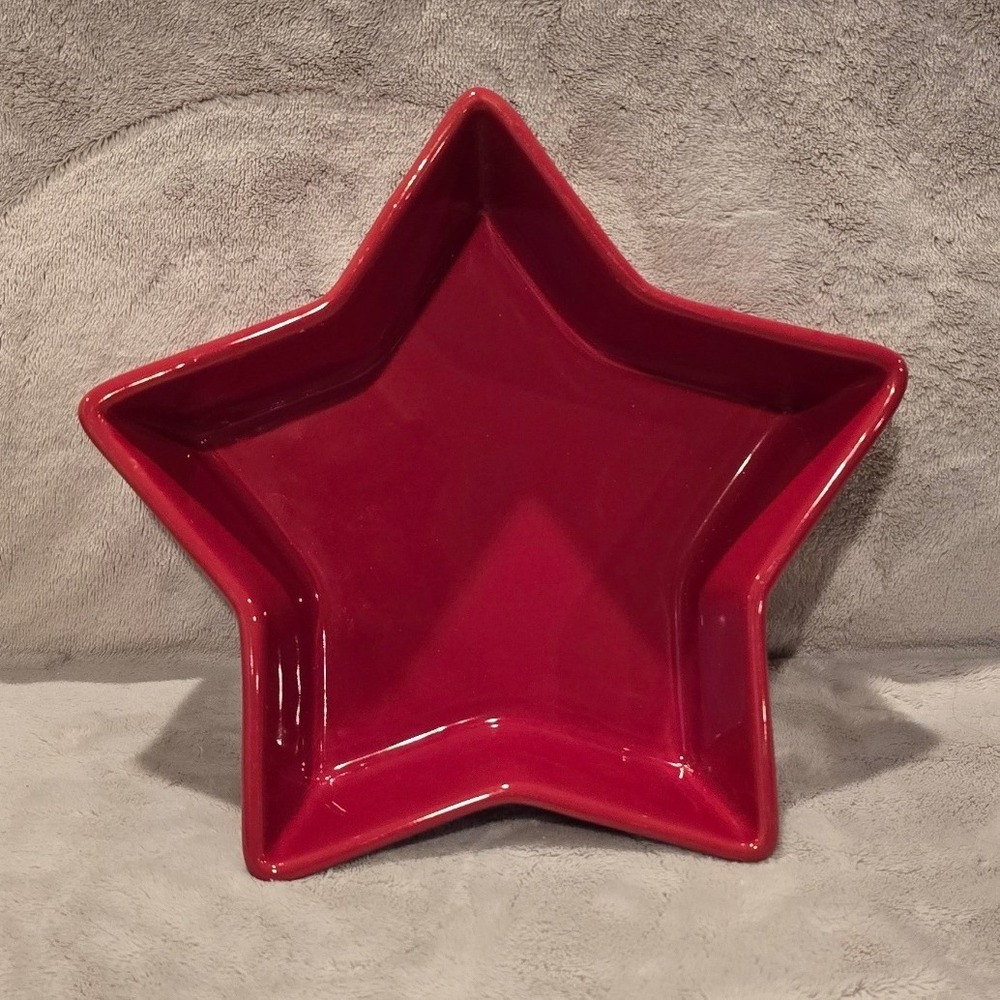Chantal Red Ceramic Star Shaped Casserole Dish 1 Quart Stoneware 93-ST22 Festive